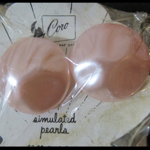 Vintage Coro Pegasus Pink Simulated Pearl Clip On Earrings NOS NIP NWT - Picture 2 of 5